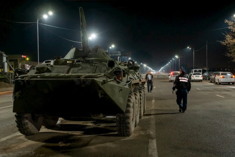 Kazachstan wyprowadza armię na ulice