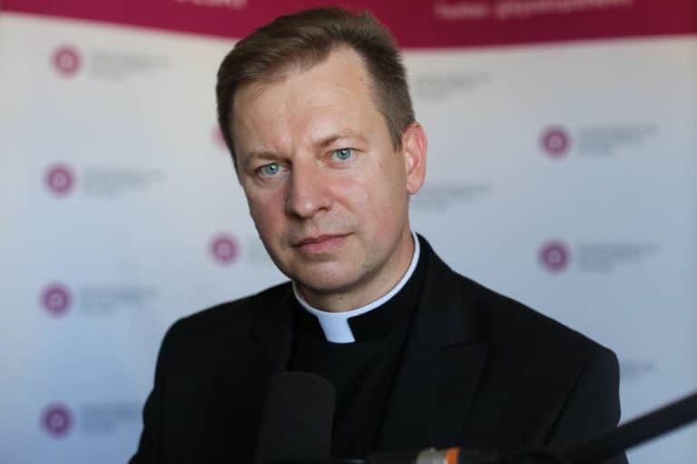 Rzecznik episkopatu: respektujmy zalecenia sanitarne także w czasie Wielkanocy