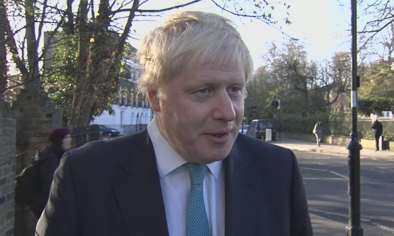 O włos od tragedii! Brytyjskie media donoszą, że premier Boris Johnson prawie się utopił!
