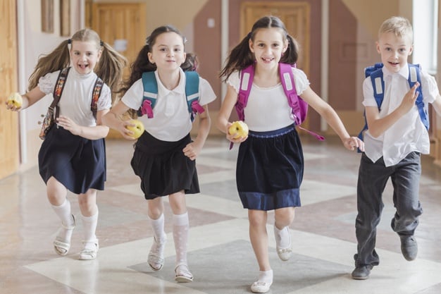 Pierwsza taka sprawa w Polsce! Rodzice idą do sądu przeciwko noszeniu maseczki w szkole