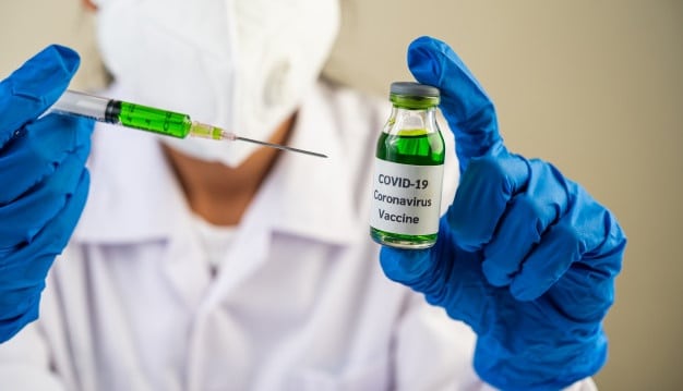 Bez szczepionki na Covid-19 restrykcje mogą być konieczne do 2022 roku