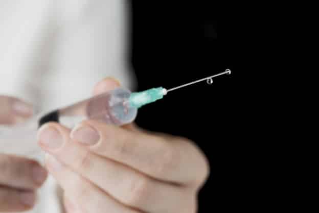 Unia nakłada ograniczenia na eksport szczepionek przeciw Covid-19