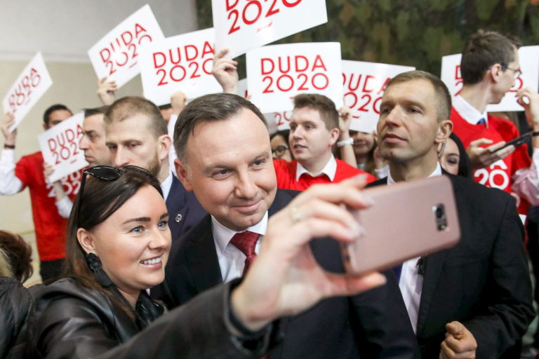 Nowy sondaż dla „Wirtualnej Polski”. Andrzej Duda wygrywa pierwszą turę wyborów