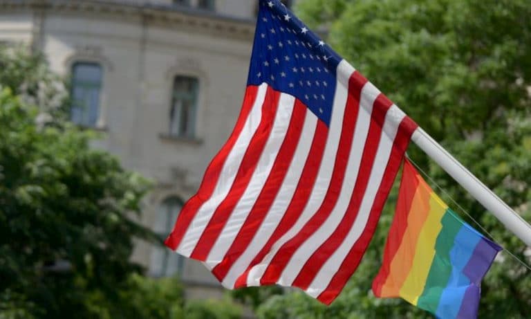 Ambasada USA w Warszawie obchodzi „Miesiąc Dumy” LGBTQI+. Pojawił się wpis na Twitterze