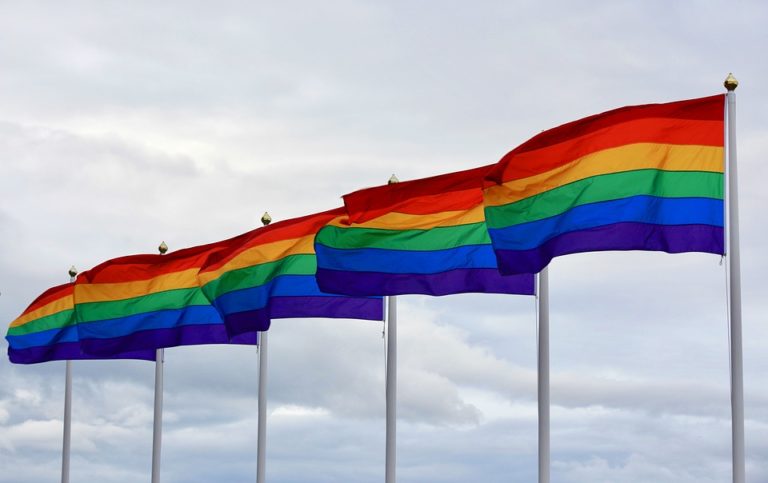 Prawa środowisk LGBT+ jak kobiety i dzieci? Norwegia rozszerza priorytety azylowe