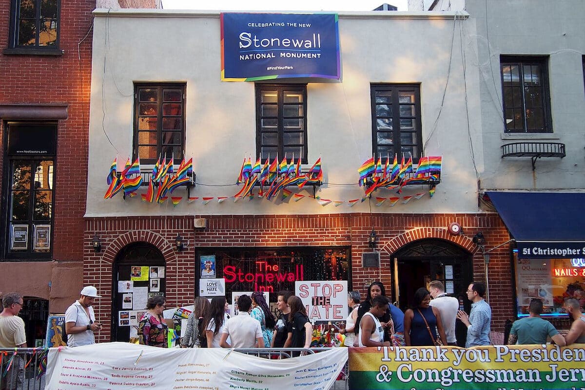 Ikona ruchu LGBT, budynek pubu Stonewall na Manhattanie. Fot. domena publiczna