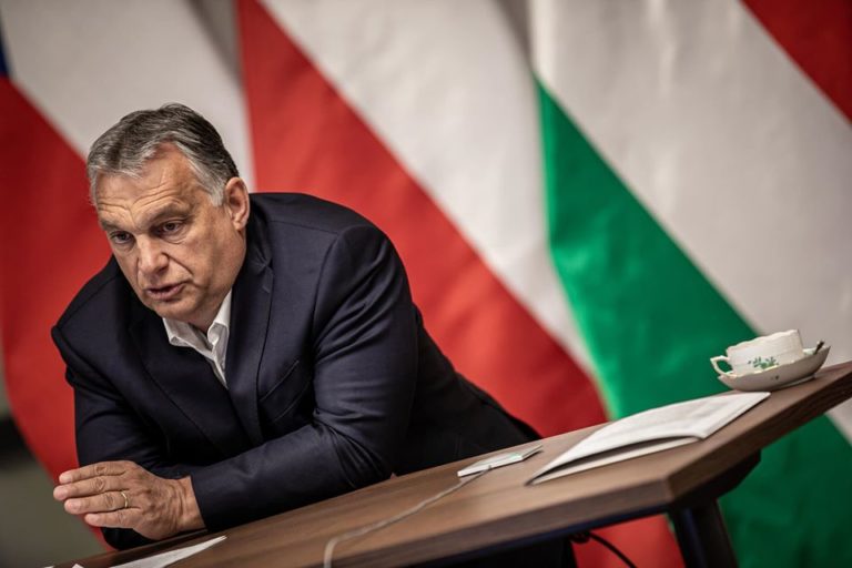 Orban chwali Morawieckiego: „To on wygenerował miliardy euro dla Polaków. Gratuluję ci Mateusz”