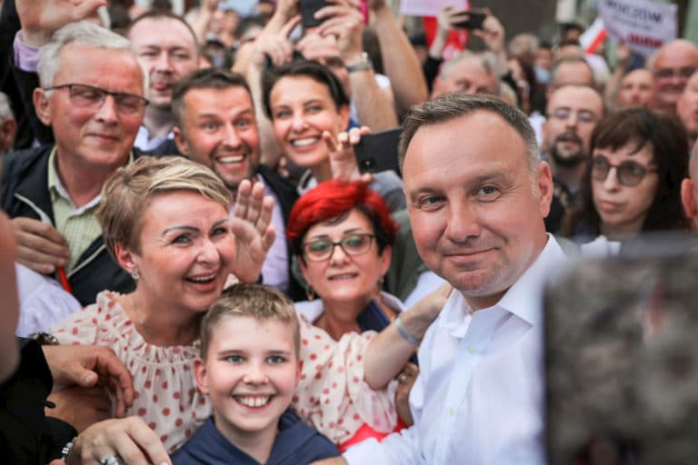 Ostatni sondaż dla RMF FM i „DGP”: Andrzej Duda wygrywa minimalnie