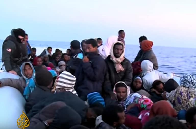Grecy bronią się przed uchodźcami. Pływające bariery u wybrzeży Lesbos