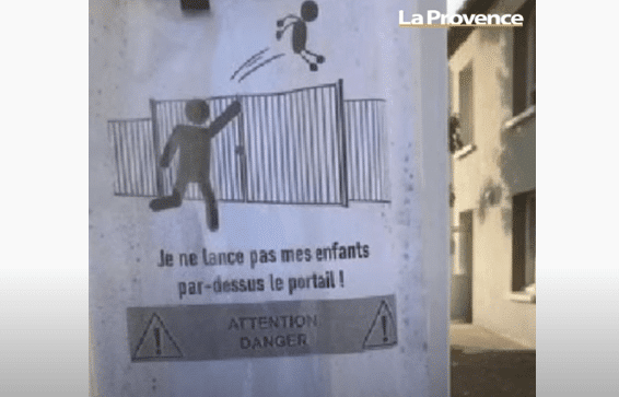 Francuska szkoła zakazuje rzucania dziećmi. Rodzice nie mogą przerzucać spóźnionych dzieci przez szkolną bramę