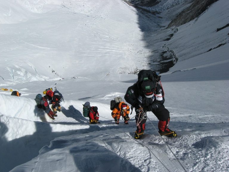 Covid-19 dotarł na Mount Everest!