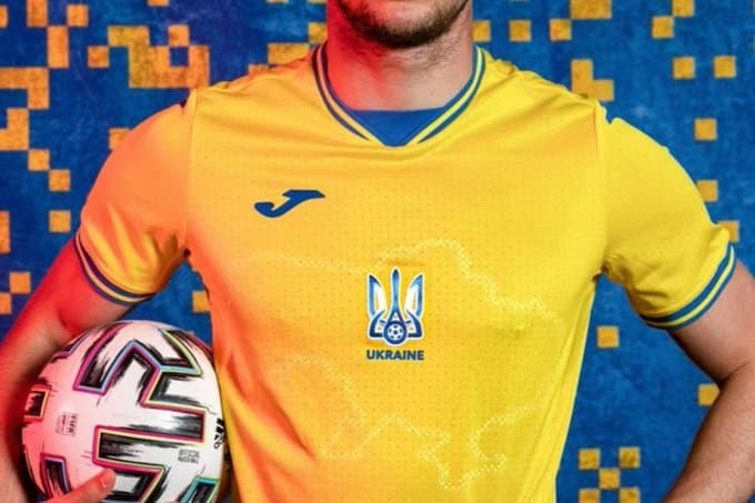 SZOK! Piłkarska reprezentacja Ukrainy z fragmentem powitania UPA na koszulkach