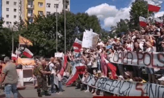 Wielki marsz w Katowicach! Ludzie sprzeciwiają się segregacji szczepionkowej