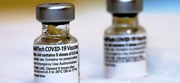 Stu szesnastu lekarzy czeka kara. Domagali się rzetelnej informacji o szczepionkach na Covid.